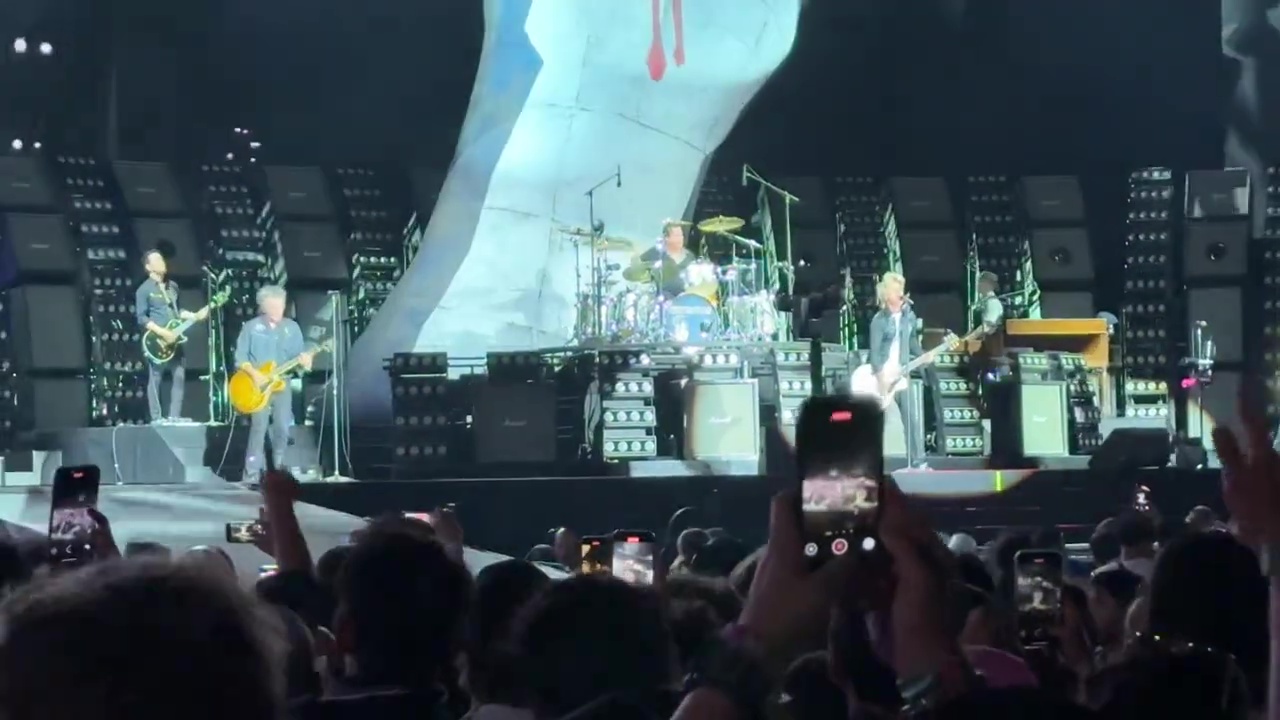 Green-Day-Basket-Case-Coachella-2025-4
