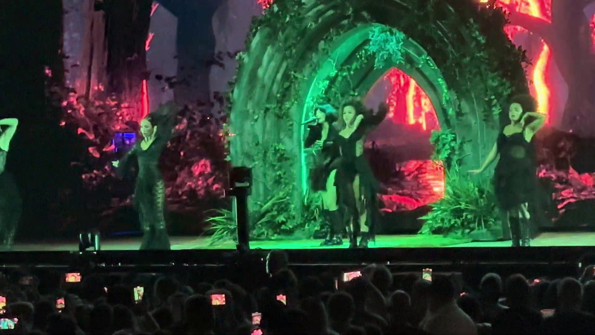 Halsey - Pittsburgh 2025 (8)
