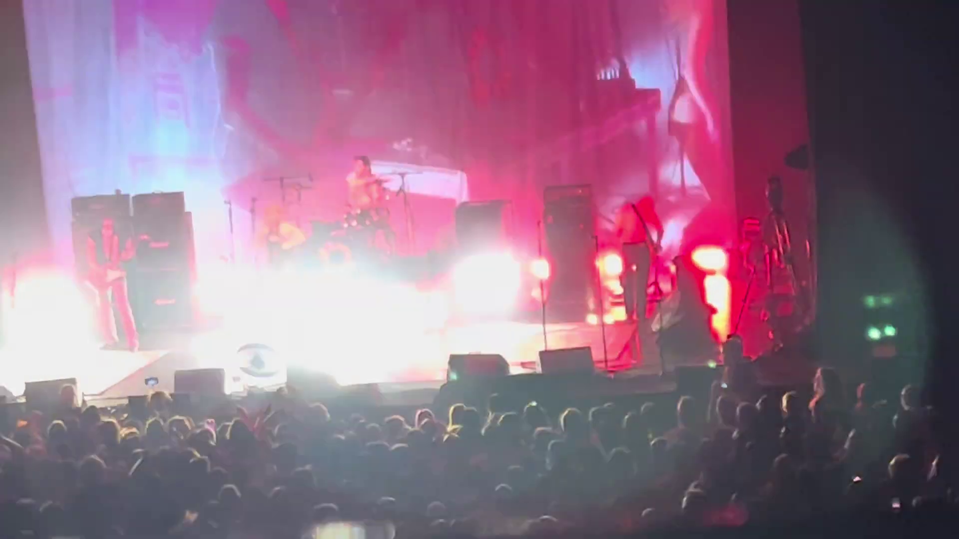 Amyl and The Sniffers Boston 2025 (17)
