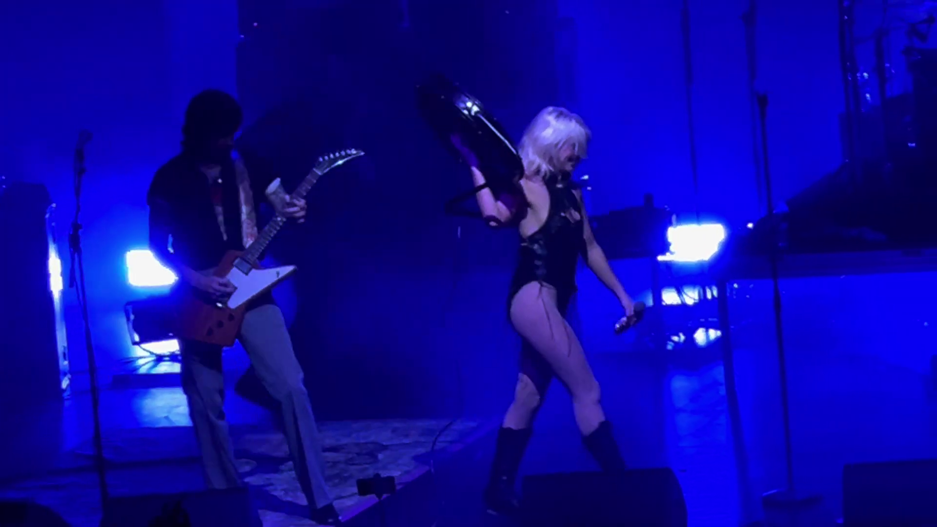 Amyl and The Sniffers Boston 2025 (2)
