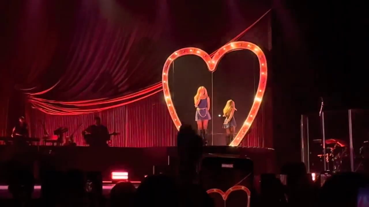 Sabrina-Carpenter-Denver-2023-2

