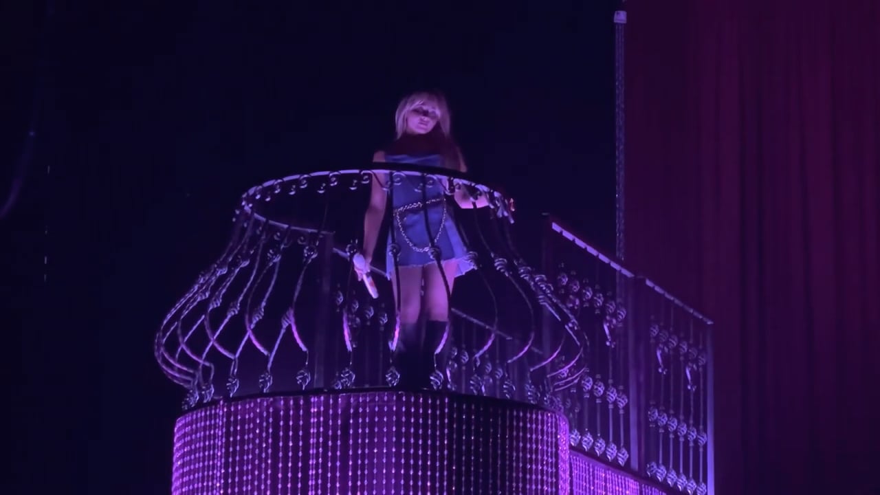Sabrina-Carpenter-Denver-2023-4
