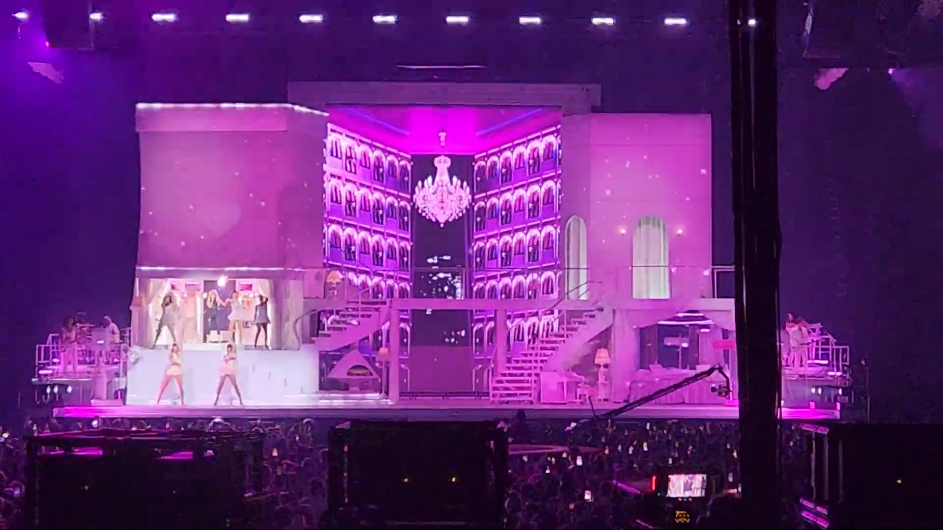 Sabrina Carpenter – Bridgestone Arena, Nashville, TN (November 2025) (8)
