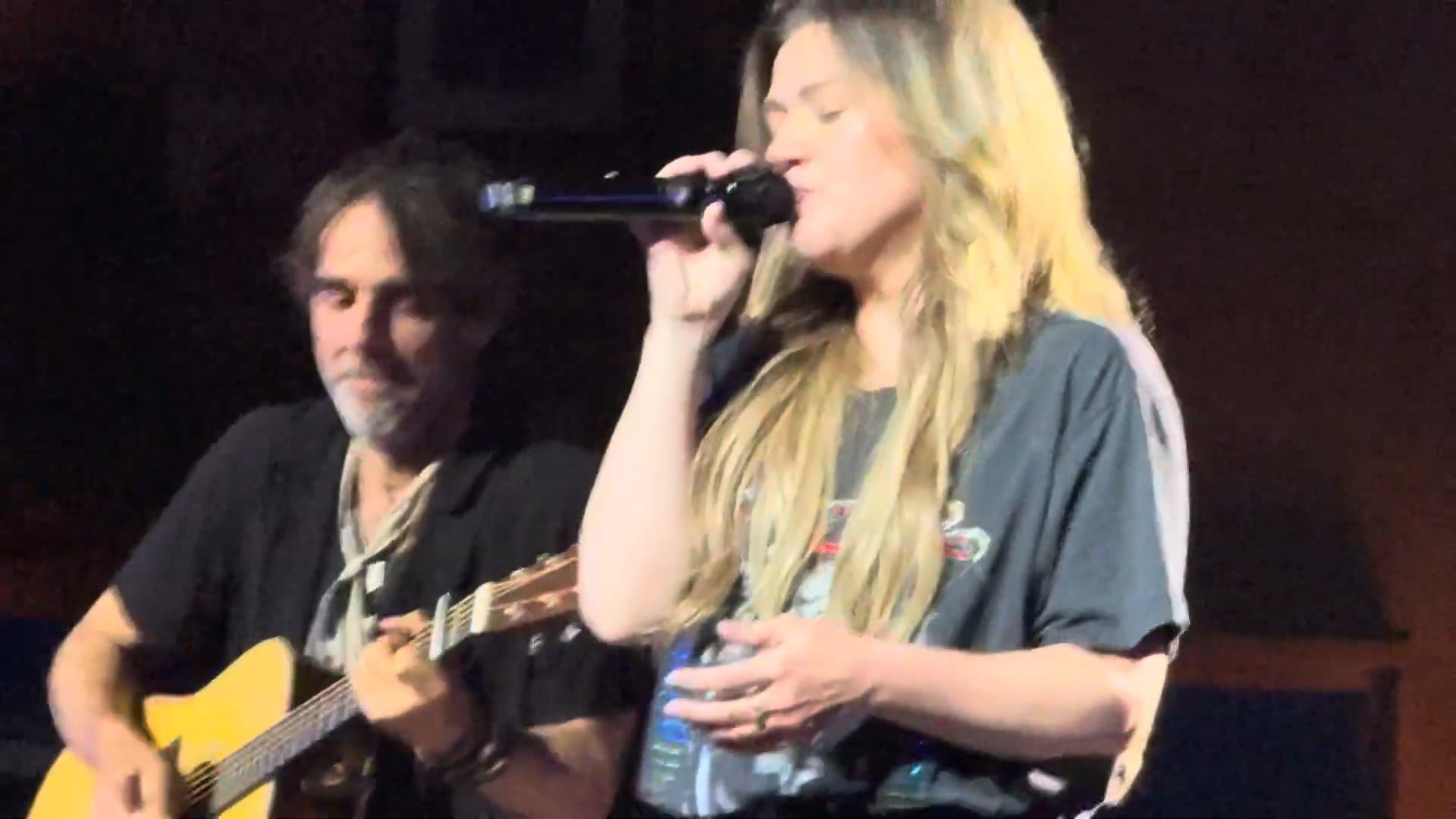 Kelly Clarkson Vegas 2025 (3)
