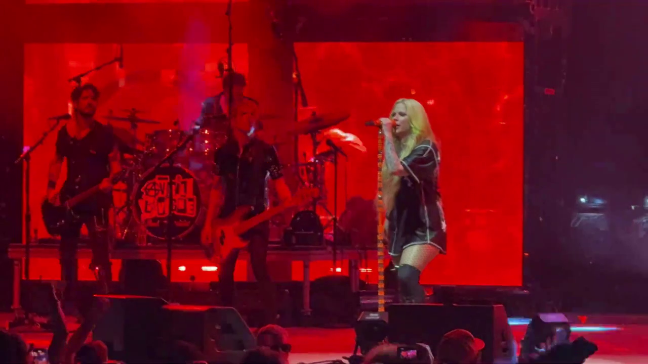 Avril - Pittsburgh 2025 (4)
