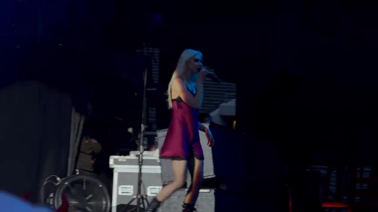 The-Pretty-Reckless-Rose-Bowl-2025-25
