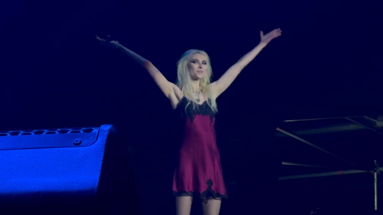 The-Pretty-Reckless-Rose-Bowl-2025-33
