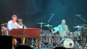 Steve_Winwood_-_Boston_2025_28529.jpg