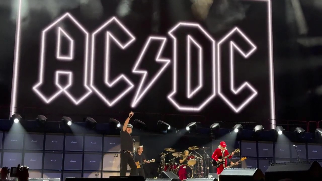 AC_DC-Rose-Bowl-2025-10
