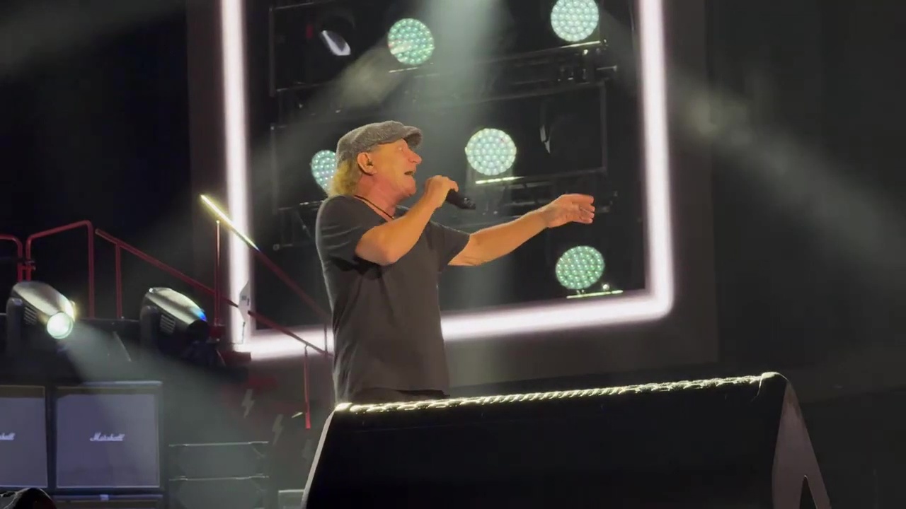 AC_DC-Rose-Bowl-2025-16
