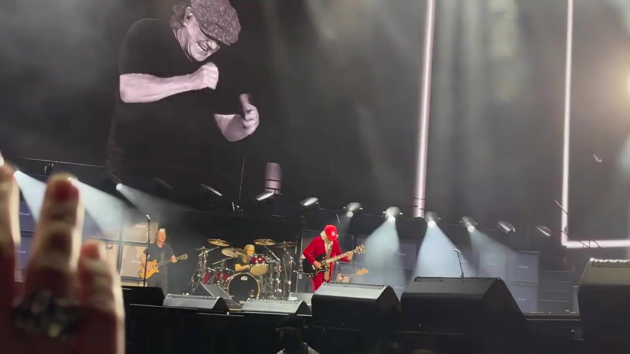 AC_DC-Rose-Bowl-2025-26
