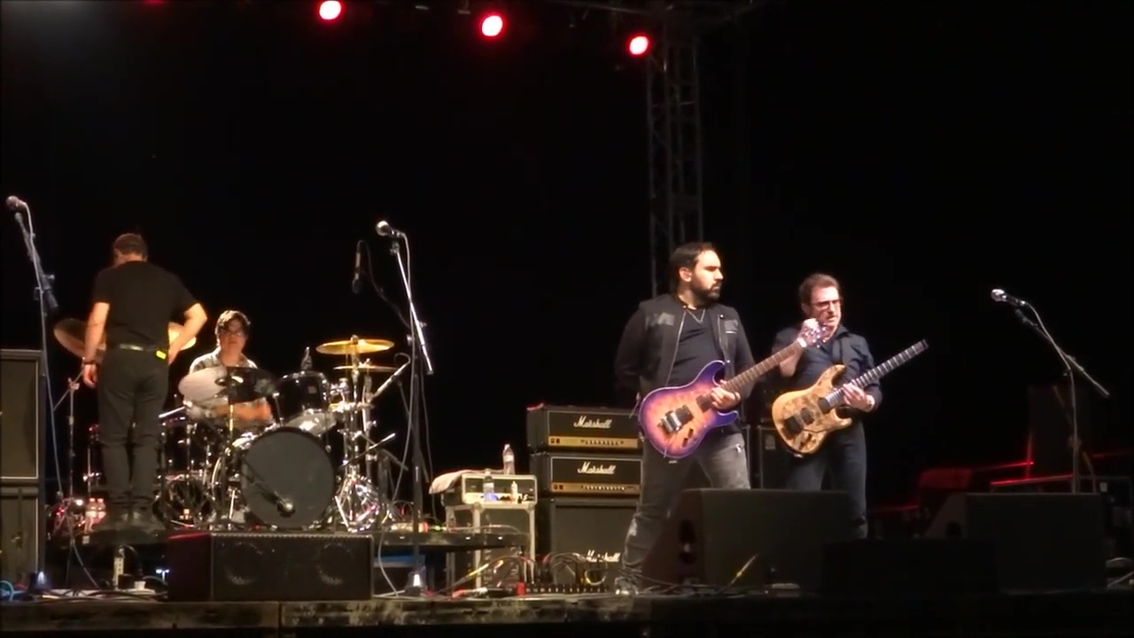 Blue Oyster Cult (16)
