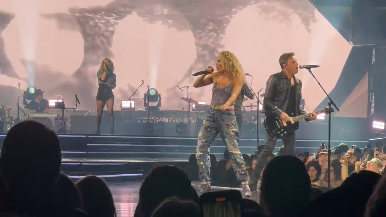 Carrie Underwood – Prudential Center, Newark, NJ February 2023 (8)
